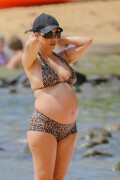 Kourtney-Kardashian-baby-bump-in-Kauai-Hawaii---July-11-2023-116bc9d12d8e572752