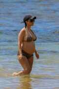 Kourtney-Kardashian-baby-bump-in-Kauai-Hawaii---July-11-2023-21f02b7e1e2cccb602