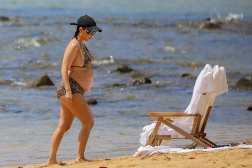 Kourtney-Kardashian-baby-bump-in-Kauai-Hawaii---July-11-2023-28ea37fa660c3eeaa8.jpeg