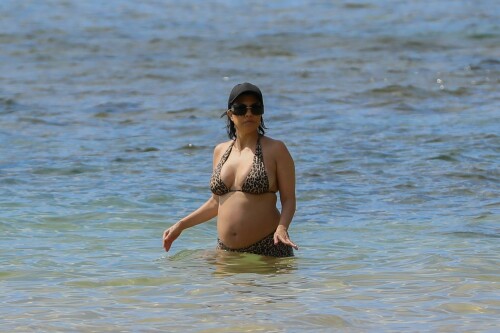 Kourtney-Kardashian-baby-bump-in-Kauai-Hawaii---July-11-2023-370f7793a7df522d65.jpeg