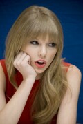 Taylor_Swift-Kosty555.info--00048517ecadb7d46302