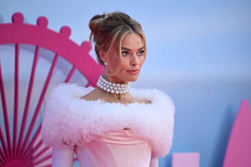 MargotRobbie_BarbieUK_July122023_017932774f497d7c53b.jpeg