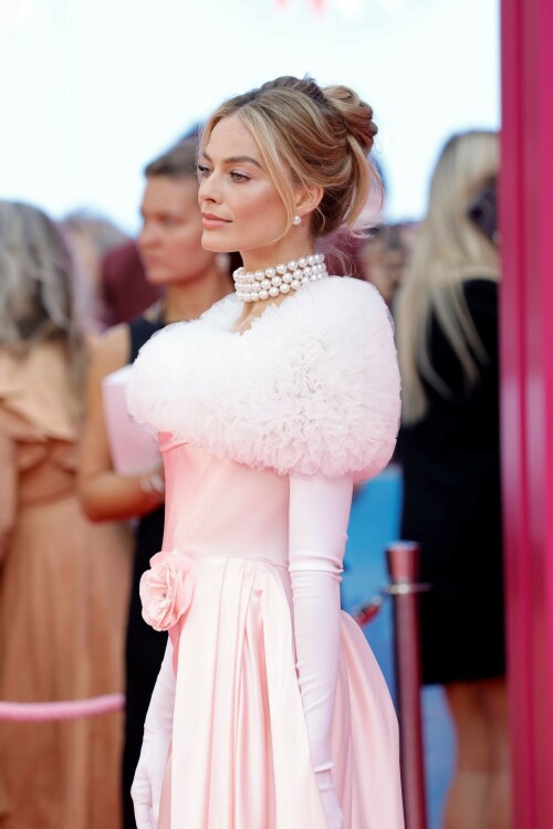 MargotRobbie_BarbieUK_July122023_025dbeed1e8b11fb6dc.jpeg