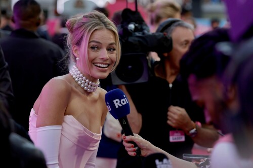 MargotRobbie_BarbieUK_July122023_08453629903e4b93a6a