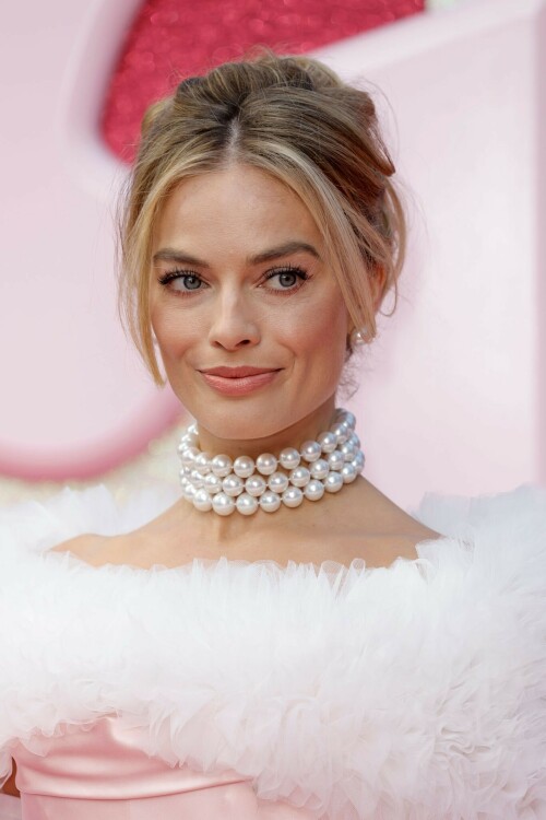 MargotRobbie_BarbieUK_July122023_0884b18f6512444eaee.jpeg