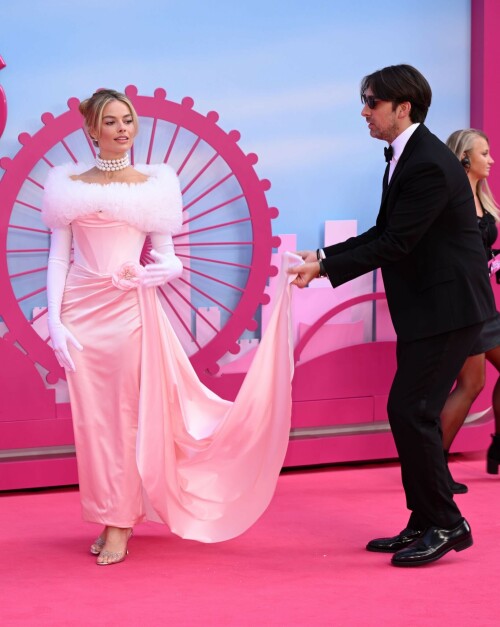 MargotRobbie_BarbieUK_July122023_166733691db08aba199