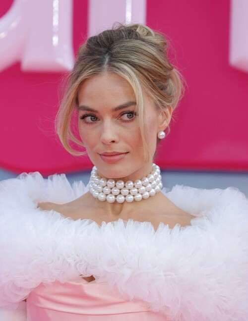 MargotRobbie_BarbieUK_July122023_17607652816fcf12c28.jpeg