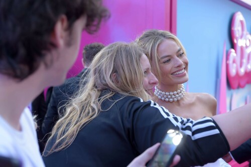 MargotRobbie_BarbieUK_July122023_181f87ba7d9e8c75209