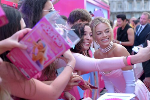 MargotRobbie_BarbieUK_July122023_266327b27d732fbcba2.jpeg