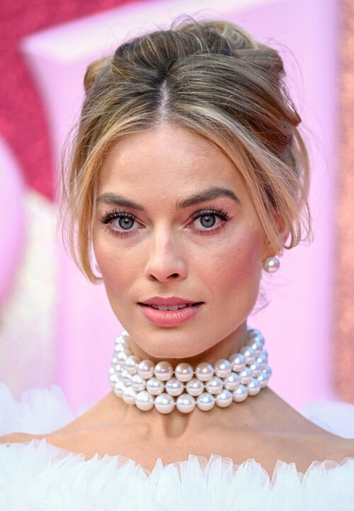 MargotRobbie_BarbieUK_July122023_270603bdfdec645678d.jpeg