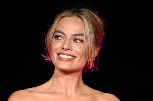 MargotRobbie_BarbieUK_Photocall_July122023_00c2ddfaf578ea080c.jpeg