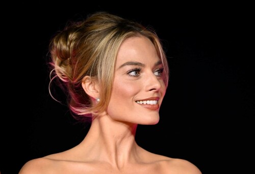 MargotRobbie_BarbieUK_Photocall_July122023_02dafedfe1efb2dd40.jpeg