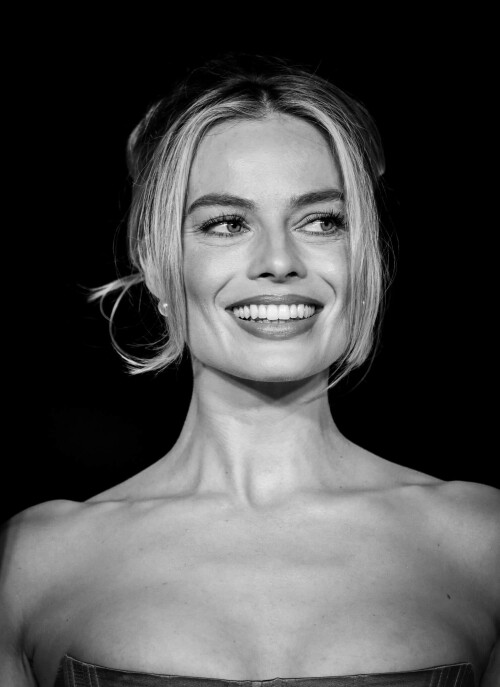 MargotRobbie_BarbieUK_Photocall_July122023_041b4a33b1a935ad6b.jpeg