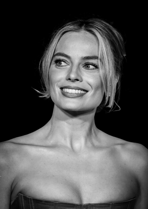 MargotRobbie_BarbieUK_Photocall_July122023_08714ecc2a037d8c13.jpeg