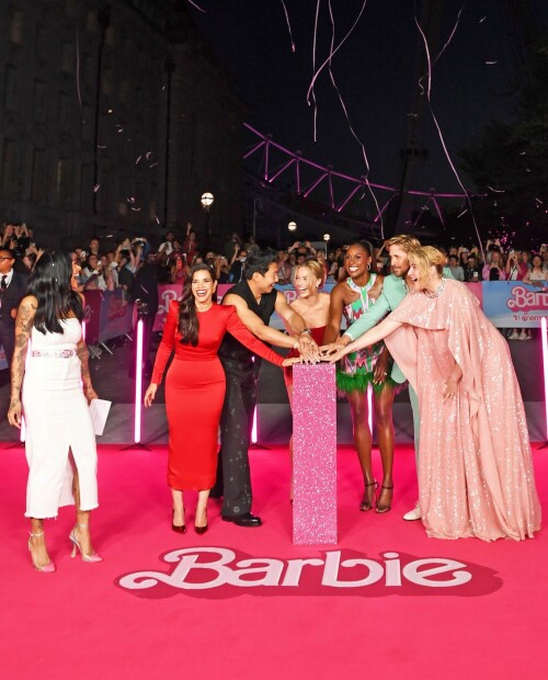 MargotRobbie_BarbieUK_Photocall_July122023_145c5a20af77307f4b8.jpeg