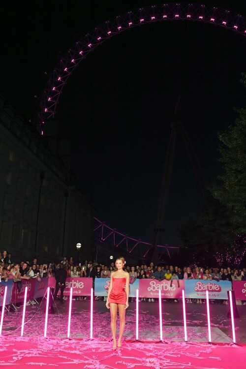 MargotRobbie_BarbieUK_Photocall_July122023_956f71a256b9049e93.jpeg