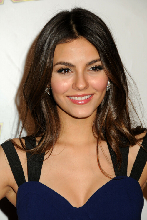 Victoria-Justice-KIIS-FMs-Jingle-Ball-2010-in-LA---Dec-5-2010-Kosty555.info008f39c117e4a911688.jpeg