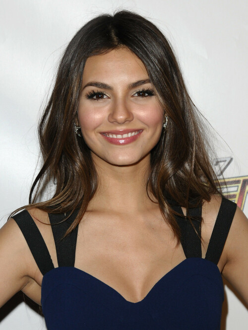 Victoria-Justice-KIIS-FMs-Jingle-Ball-2010-in-LA---Dec-5-2010-Kosty555.info01310f3e037aad010b7