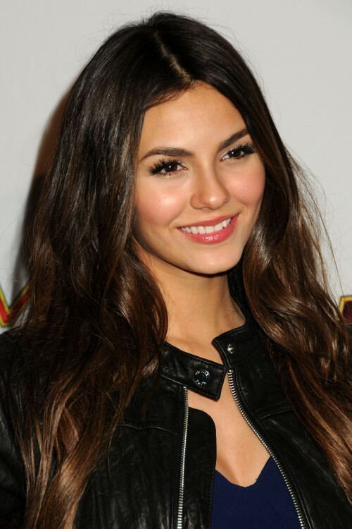 Victoria-Justice-KIIS-FMs-Jingle-Ball-2010-in-LA---Dec-5-2010-Kosty555.info01927a0c81c9cf70caf.jpeg