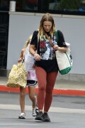 Kristen-Bell---Grocery-shopping-in-Los-Angeles-August-9-2023_HQPics.Space_00077d3479531ea36abc