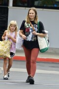 Kristen-Bell---Grocery-shopping-in-Los-Angeles-August-9-2023_HQPics.Space_0010213923ef5d7a476c