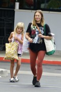 Kristen-Bell---Grocery-shopping-in-Los-Angeles-August-9-2023_HQPics.Space_00115e1a85f86363b918