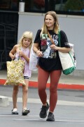 Kristen-Bell---Grocery-shopping-in-Los-Angeles-August-9-2023_HQPics.Space_001258d291716107ea57