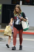 Kristen-Bell---Grocery-shopping-in-Los-Angeles-August-9-2023_HQPics.Space_00131fb4e97da85f37a7