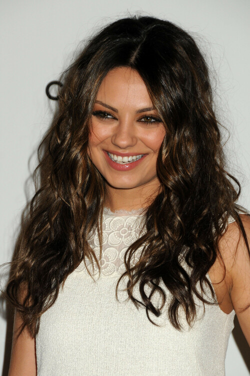 Mila Kunis | MOCA`s Annual Gala The Artists's Museum Happening in Los Angeles - November 13, 2010

Actress Mila Kunis arrives at MOCA Presents: Envisioned By Artist Doug Aitken at MOCA Grand Avenue on November 13, 2010 in Los Angeles, California.

Mila Kunis in a white sleeveless dress with Chanel camelias on the hem and neckline. It would be kind of boring if it weren't a perfect study in thigh-grazing hemlines - this is how to do short without going overboard, ladies!

#MilaKunis