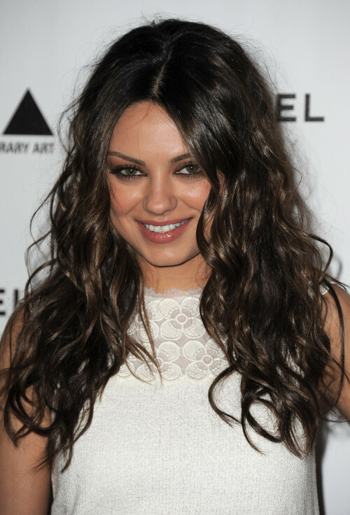 Mila Kunis | MOCA`s Annual Gala The Artists's Museum Happening in Los Angeles - November 13, 2010

Actress Mila Kunis arrives at MOCA Presents: Envisioned By Artist Doug Aitken at MOCA Grand Avenue on November 13, 2010 in Los Angeles, California.

Mila Kunis in a white sleeveless dress with Chanel camelias on the hem and neckline. It would be kind of boring if it weren't a perfect study in thigh-grazing hemlines - this is how to do short without going overboard, ladies!

#MilaKunis