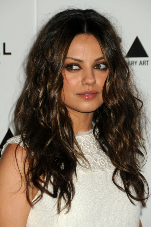 Mila Kunis | MOCA`s Annual Gala The Artists's Museum Happening in Los Angeles - November 13, 2010

Actress Mila Kunis arrives at MOCA Presents: Envisioned By Artist Doug Aitken at MOCA Grand Avenue on November 13, 2010 in Los Angeles, California.

Mila Kunis in a white sleeveless dress with Chanel camelias on the hem and neckline. It would be kind of boring if it weren't a perfect study in thigh-grazing hemlines - this is how to do short without going overboard, ladies!

#MilaKunis