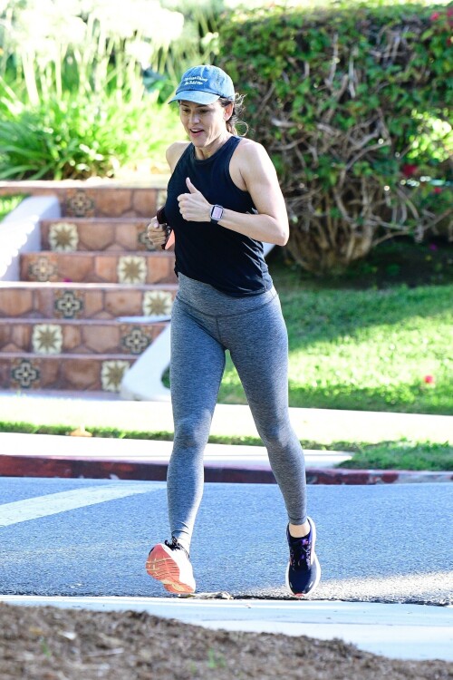 Jennifer Garner | Looks exhausted after an hour of intense running in the neighborhood in Brentwood - August 29, 2023

#JenniferGarner