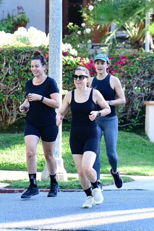 Jennifer Garner | Looks exhausted after an hour of intense running in the neighborhood in Brentwood - August 29, 2023

#JenniferGarner