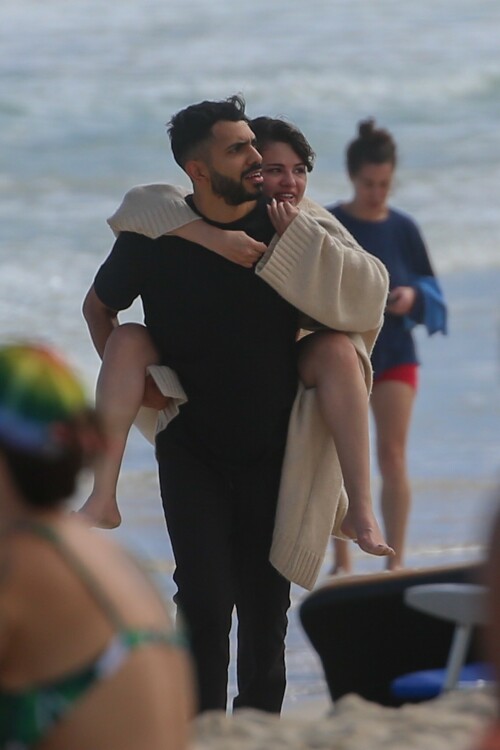 Selena Gomez in a bikini on the beach in Honolulu, HI - January 1, 2020

Ouch! Selena Gomez Gets Stung by a Man-of-War During Her Hawaiian Vacation

Selena Gomez is taking time for herself in 2020! Over the weekend, the 27-year-old singer was spotted enjoying a beach day in Hawaii with her pals. Selena donned a green floral bikini as she took in the scenic views, but she then had a scary moment when she was stung by a man-of-war. Ouch! Luckily, her friends were there to help her out, and one of them even carried her the rest of the way.

Selena has also been sharing snaps from her getaway on Instagram, and aside from getting stung, it looked like total bliss. While one shot featured her posing on a yacht, another showed her looking toward a stunning sunset. "Hi New Year. Let's make this one better than the rest," she captioned the photos. She posted even more scenic pictures from the trip on her Instagram Story, including a snapshot of her modeling a slip dress against an ocean background.

She appears to be taking a break from promoting her forthcoming album, Rare, which is set to be released on Jan. 10. Not only has Selena previously teased her new collection of songs on Instagram, but she also rocked some new merch for the anticipated LP, which will include her singles "Look at Her Now" and "Lose You to Love Me." But for the time being, she's swapping her luxe outfits for some sexy swimwear. Keep scrolling to see more photos from her Hawaiian getaway!

popsugar

#SelenaGomez