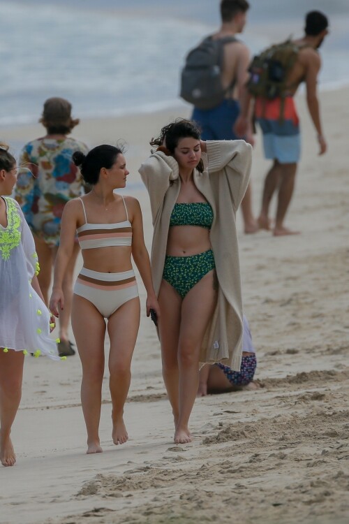 Selena Gomez in a bikini on the beach in Honolulu, HI - January 1, 2020

Ouch! Selena Gomez Gets Stung by a Man-of-War During Her Hawaiian Vacation

Selena Gomez is taking time for herself in 2020! Over the weekend, the 27-year-old singer was spotted enjoying a beach day in Hawaii with her pals. Selena donned a green floral bikini as she took in the scenic views, but she then had a scary moment when she was stung by a man-of-war. Ouch! Luckily, her friends were there to help her out, and one of them even carried her the rest of the way.

Selena has also been sharing snaps from her getaway on Instagram, and aside from getting stung, it looked like total bliss. While one shot featured her posing on a yacht, another showed her looking toward a stunning sunset. "Hi New Year. Let's make this one better than the rest," she captioned the photos. She posted even more scenic pictures from the trip on her Instagram Story, including a snapshot of her modeling a slip dress against an ocean background.

She appears to be taking a break from promoting her forthcoming album, Rare, which is set to be released on Jan. 10. Not only has Selena previously teased her new collection of songs on Instagram, but she also rocked some new merch for the anticipated LP, which will include her singles "Look at Her Now" and "Lose You to Love Me." But for the time being, she's swapping her luxe outfits for some sexy swimwear. Keep scrolling to see more photos from her Hawaiian getaway!

popsugar

#SelenaGomez