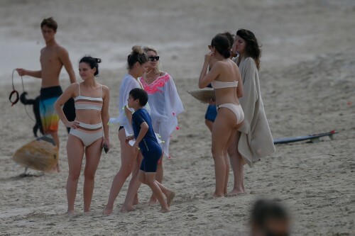 Selena Gomez in a bikini on the beach in Honolulu, HI - January 1, 2020

Ouch! Selena Gomez Gets Stung by a Man-of-War During Her Hawaiian Vacation

Selena Gomez is taking time for herself in 2020! Over the weekend, the 27-year-old singer was spotted enjoying a beach day in Hawaii with her pals. Selena donned a green floral bikini as she took in the scenic views, but she then had a scary moment when she was stung by a man-of-war. Ouch! Luckily, her friends were there to help her out, and one of them even carried her the rest of the way.

Selena has also been sharing snaps from her getaway on Instagram, and aside from getting stung, it looked like total bliss. While one shot featured her posing on a yacht, another showed her looking toward a stunning sunset. "Hi New Year. Let's make this one better than the rest," she captioned the photos. She posted even more scenic pictures from the trip on her Instagram Story, including a snapshot of her modeling a slip dress against an ocean background.

She appears to be taking a break from promoting her forthcoming album, Rare, which is set to be released on Jan. 10. Not only has Selena previously teased her new collection of songs on Instagram, but she also rocked some new merch for the anticipated LP, which will include her singles "Look at Her Now" and "Lose You to Love Me." But for the time being, she's swapping her luxe outfits for some sexy swimwear. Keep scrolling to see more photos from her Hawaiian getaway!

popsugar

#SelenaGomez