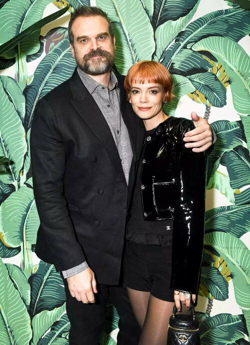 david-harbour-lily-allen-chanel-w-magazine-dinner-sofia-coppola62425421af426e38.jpeg