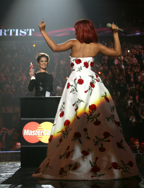 Cheryl Cole | Brit Awards, London - February 15, 2011

Cheryl Cole wears a black sparkly Stella McCartney dress to The Brit Awards 2011 held at The O2 Arena on Tuesday (February 15) in London, England.

The 27-year-old British singer presented Rihanna with the Best International Female Solo Artist award, saying: “And the winner of the Best International Female solo artist is, my girl crush, what’s her name? Rihanna.”

Cheryl attended the Elle Style Awards 2011 on Monday and is also on the cover of Elle UK’s February issue.

JustJared

#CherylCole