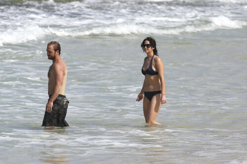 Jennifer Lawrence | On the beach in Hawaii - November 22, 2012

Jennifer Lawrence wearing Tory Burch Claire Bucket Bag, Burberry Be 4107 Sunglasses and Billabong Cloud Covera Skirt.

Jennifer Lawrence: Bikini After Thanksgiving in Hawaii

Jennifer Lawrence shows off her toned tummy in a navy bikini after Thanksgiving dinner with her brother Blaine on Thursday afternoon (November 22) in Maui, Hawaii.

The 22-year-old actress enjoyed a Thanksgiving meal with her whole family before hitting the sand, ahead of filming her upcoming movie, The Hunger Games: Catching Fire.

Just the day before, Jennifer was spotted with mom Karen for a laid-back stroll

And earlier in the week, Jennifer was in Los Angeles promoting her new film, Silver Linings Playbook.

JustJared

#JenniferLawrence