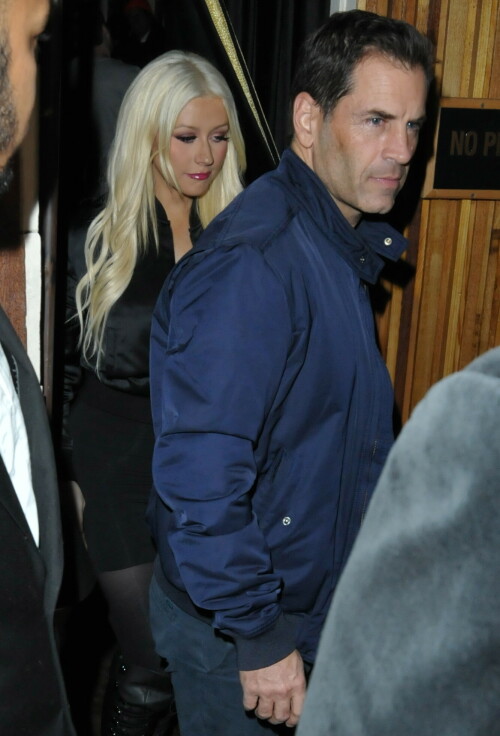 christina-aguilera-leaves-the-nice-guy-in-west-hollywood-01-14-2016_43704abe66c83b2e0.jpeg