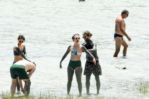 Keira Knightley in bikini at a beach in Pantelleria, Spain - June 29, 2018

Keira Knightley wearing Illesteva Leonard Round Sunglasses in Clear/havana, Marysia Santa Monica Scallop-Edged.

#KeiraKnightley