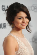 SelenaGomez_2012-GLAMOUR-Women-Of-The-Year-Awards_111e15af43f412bf562