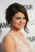 SelenaGomez_2012-GLAMOUR-Women-Of-The-Year-Awards_6242e69a3c54be8b47