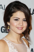 SelenaGomez_2012-GLAMOUR-Women-Of-The-Year-Awards_74a8a1f3ae51be5971