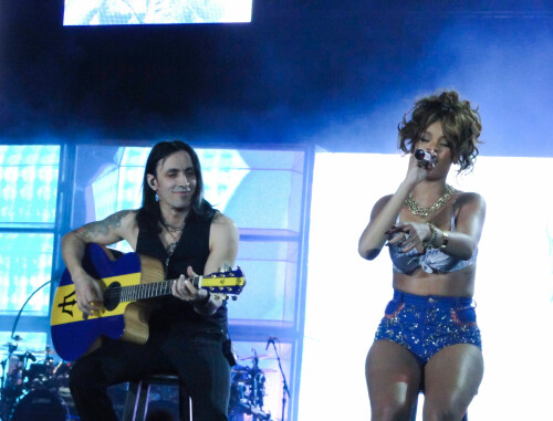 Rihanna-8-Kosty555.info183c7b9199753169.jpeg