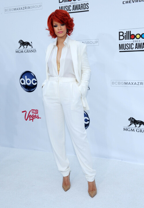 Rihanna-Billboard-Music-Awards-Kosty555.info-0210f8f5f1001e136c5.jpeg