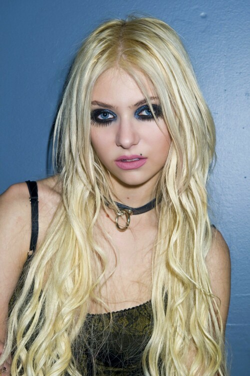 Taylor-Momsen-Kosty555.info-0280d1066d7adf2305.jpeg