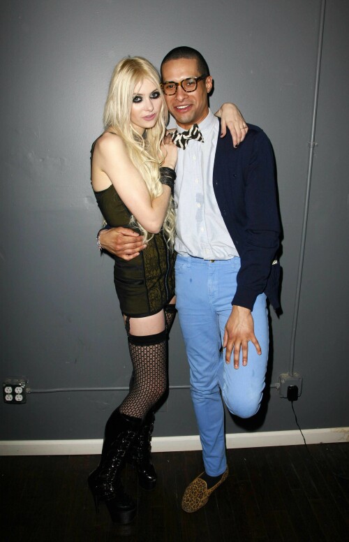 Taylor-Momsen-Kosty555.info-08a852fa5ea0153e33.jpeg