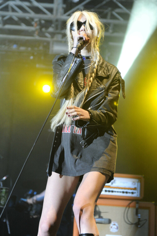 Taylor-Momsen-Kosty555.info-222c2a94541b6d5523.jpeg