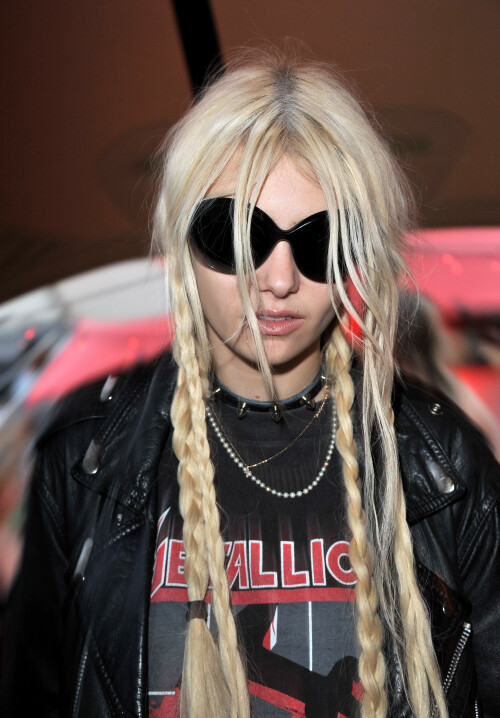 Taylor-Momsen-Kosty555.info-28c9ec3875f515763a